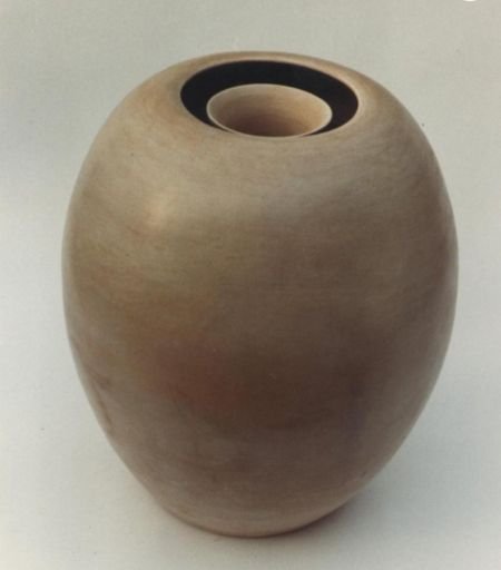 Gallerij_Anne van der Waerden - Vaas met verzonken nek Rippolles<br />